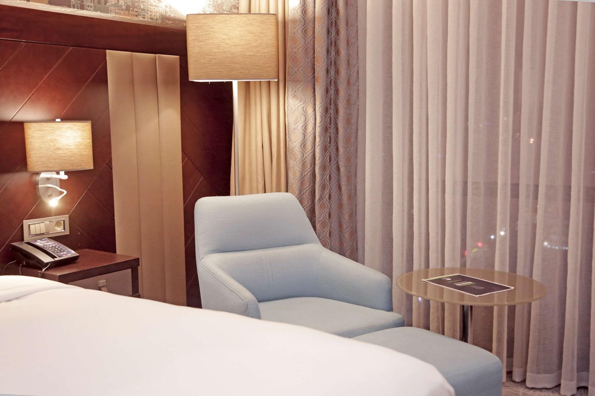 Doubletree By Hilton Istanbul Umraniye Hotell Exteriör bild A room at the hotel
