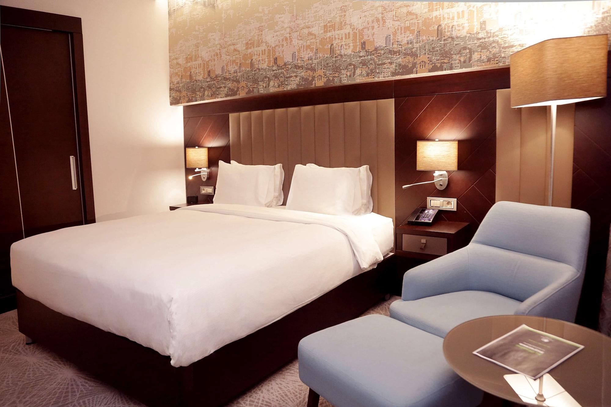 Doubletree By Hilton Istanbul Umraniye Hotell Exteriör bild A room at the hotel