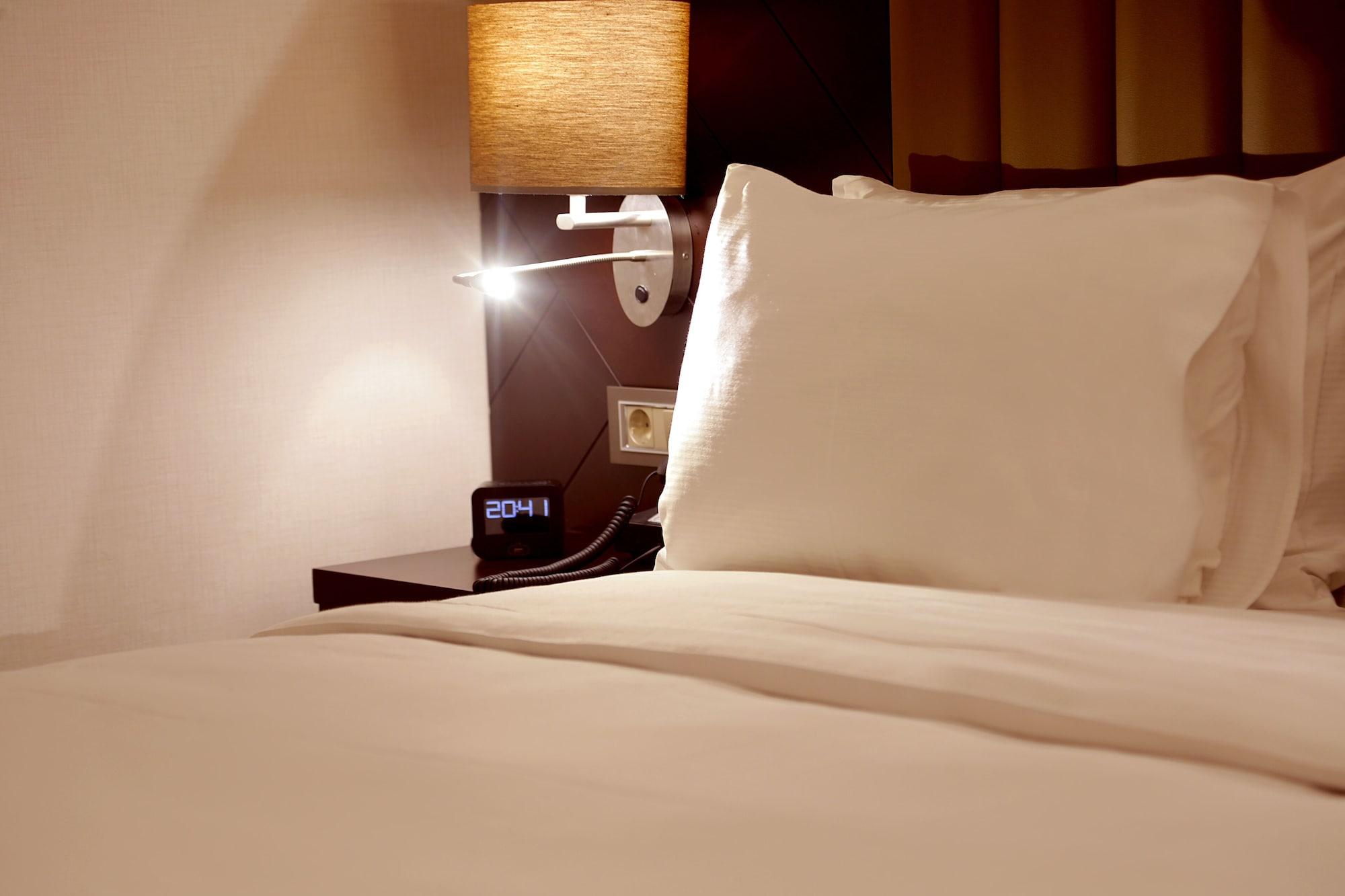 Doubletree By Hilton Istanbul Umraniye Hotell Exteriör bild A digital alarm clock