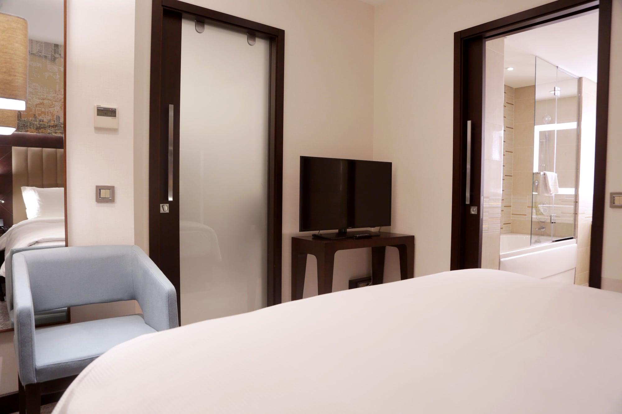 Doubletree By Hilton Istanbul Umraniye Hotell Exteriör bild A room at the hotel