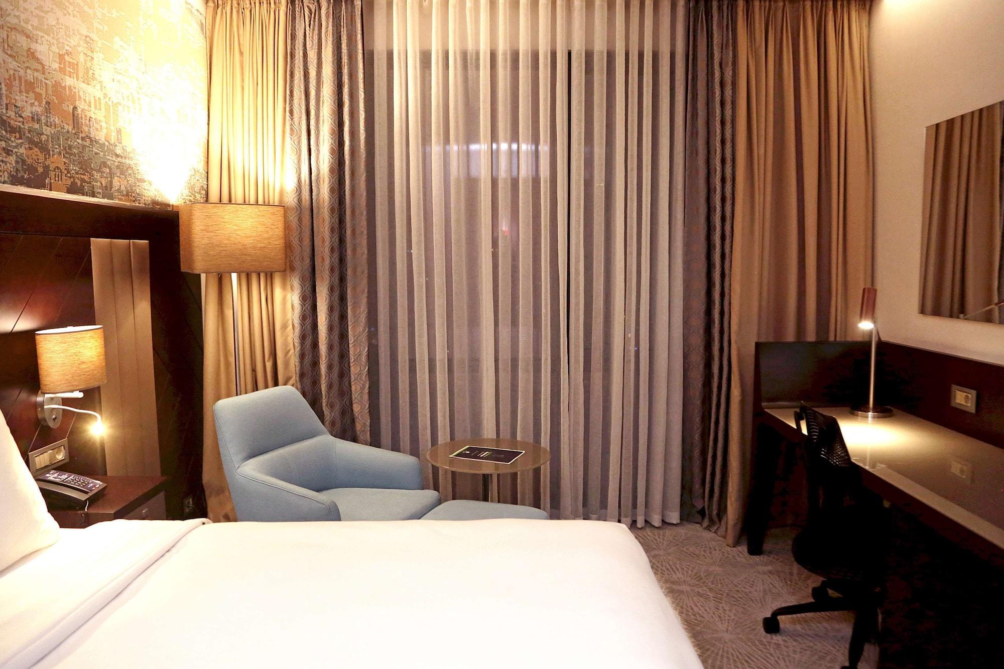 Doubletree By Hilton Istanbul Umraniye Hotell Exteriör bild A room at the hotel