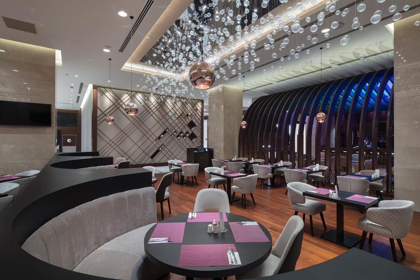 Doubletree By Hilton Istanbul Umraniye Hotell Exteriör bild The interior of the restaurant