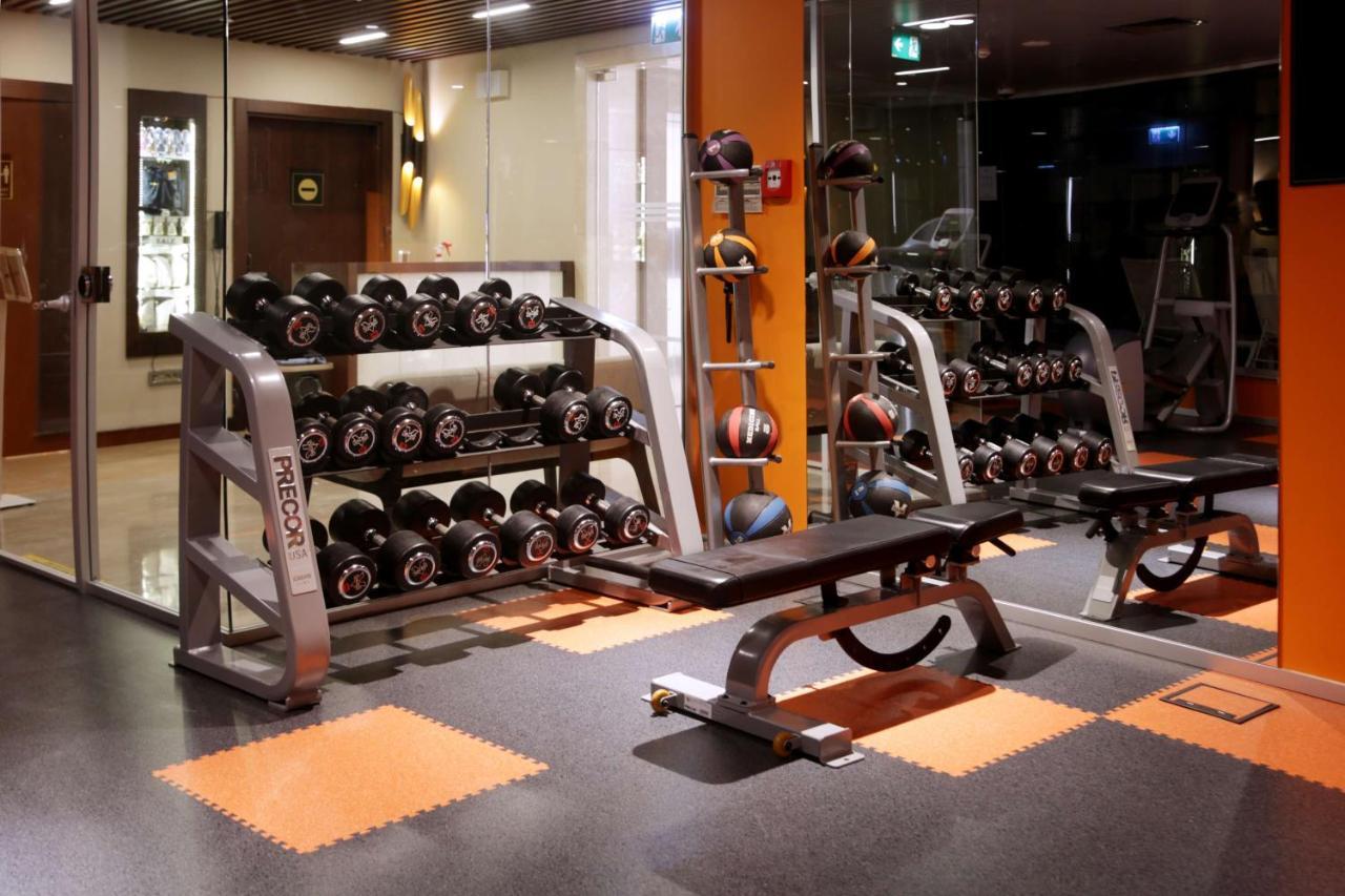 Doubletree By Hilton Istanbul Umraniye Hotell Exteriör bild A gym in a hotel