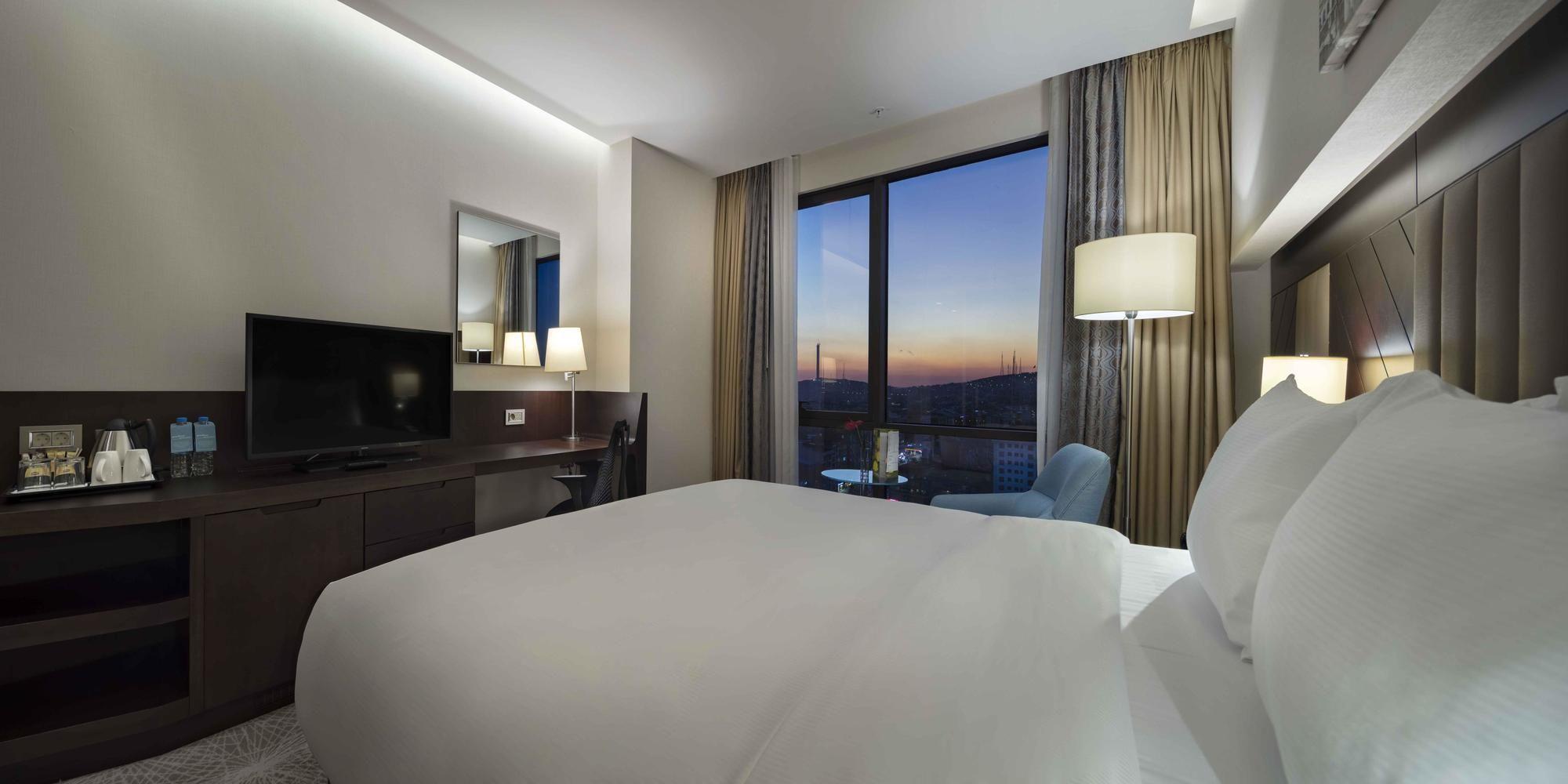 Doubletree By Hilton Istanbul Umraniye Hotell Exteriör bild Deluxe room