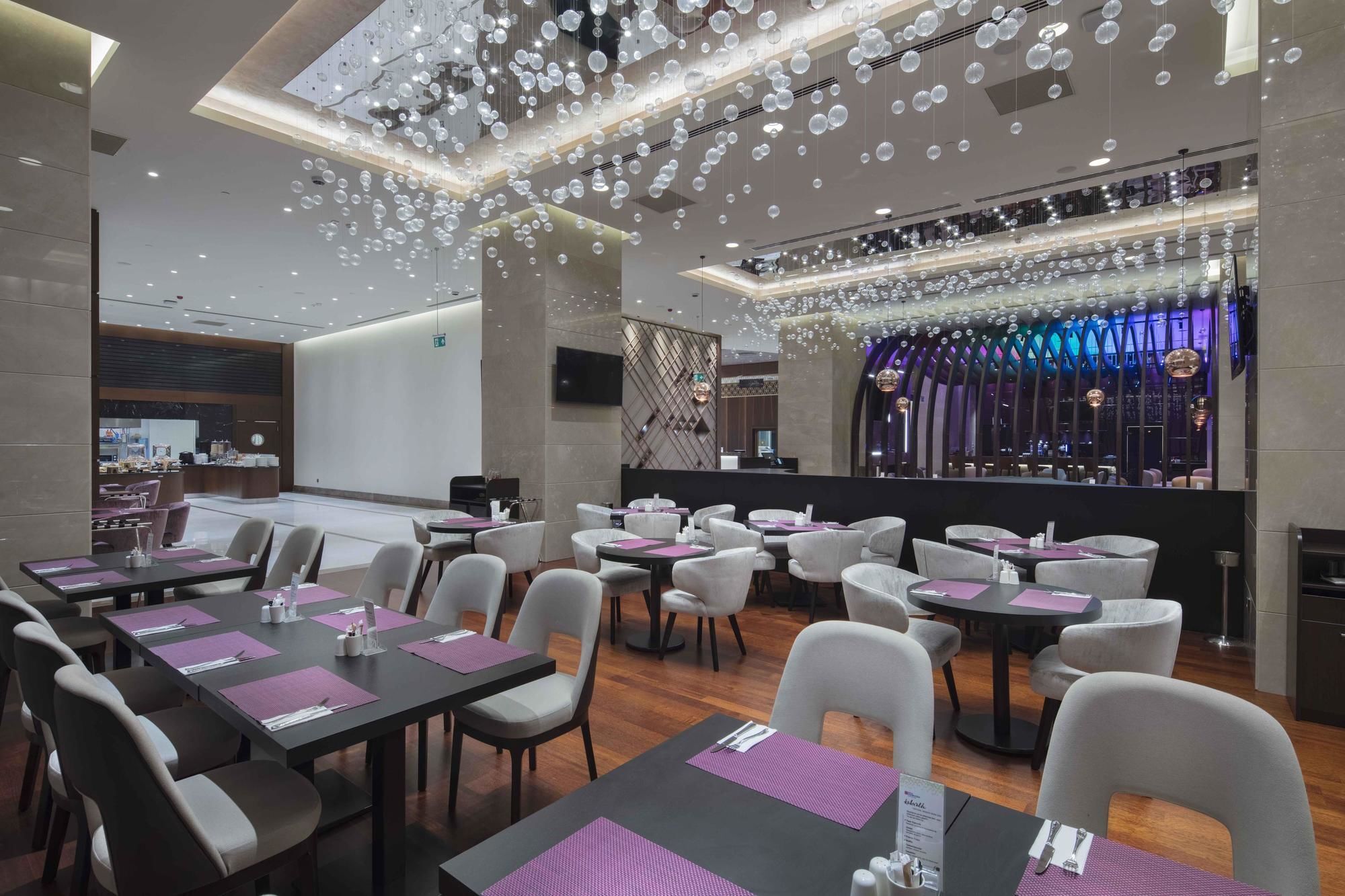Doubletree By Hilton Istanbul Umraniye Hotell Exteriör bild The interior of the restaurant