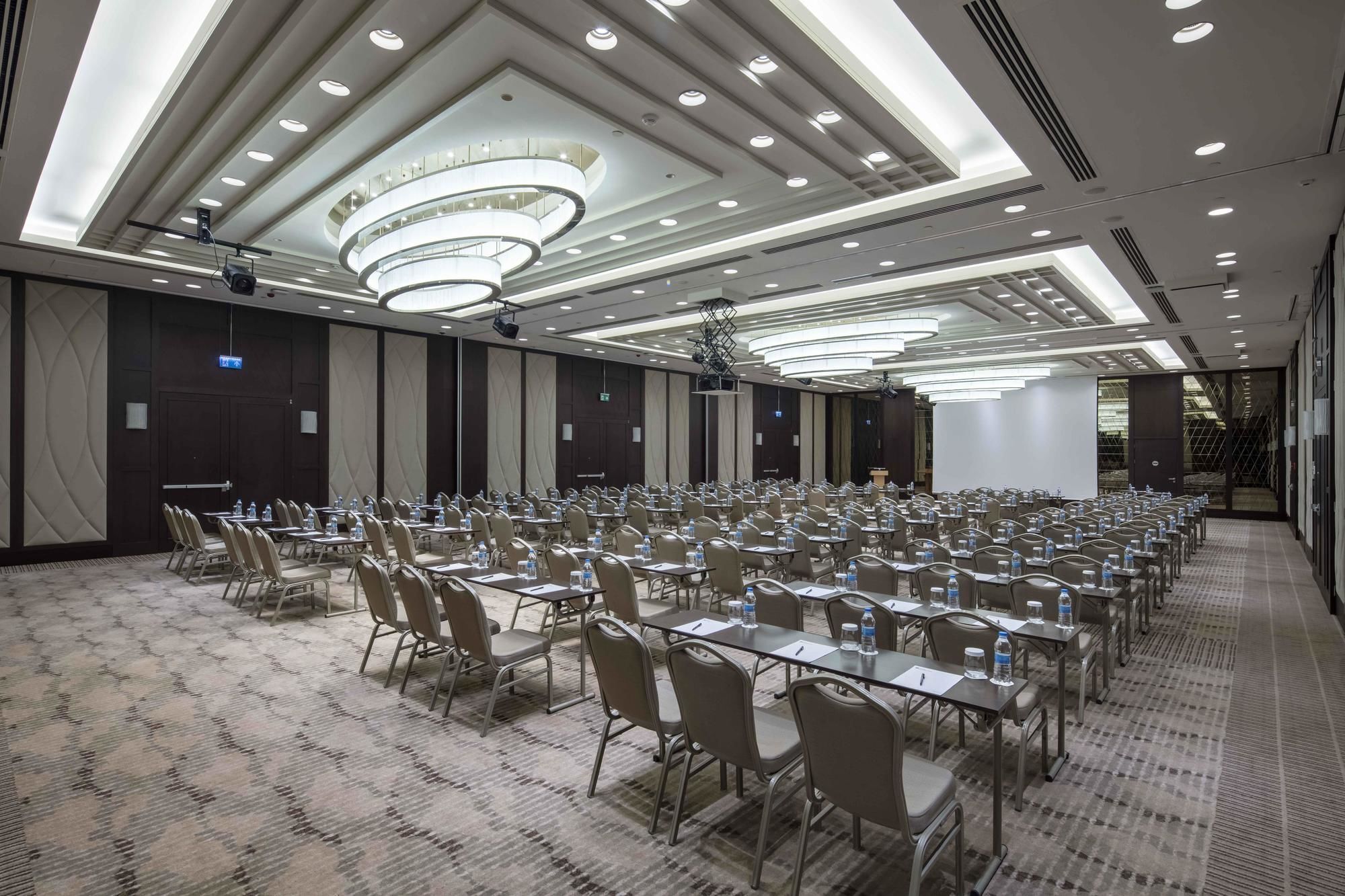 Doubletree By Hilton Istanbul Umraniye Hotell Exteriör bild The Grand Ballroom