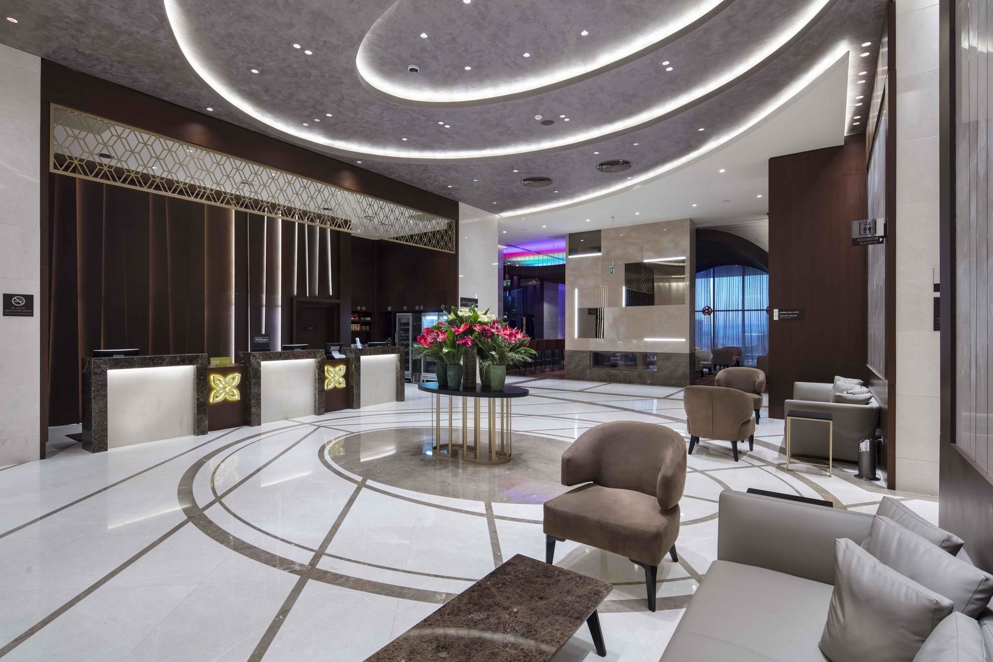 Doubletree By Hilton Istanbul Umraniye Hotell Exteriör bild Lobby